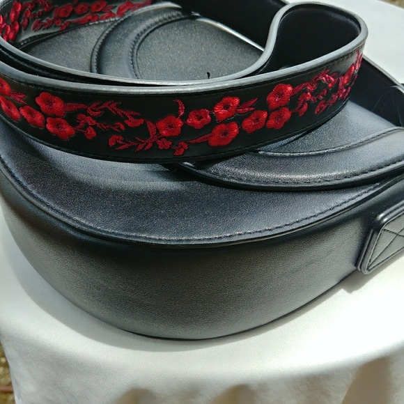 Sold - Picture 3 of 8